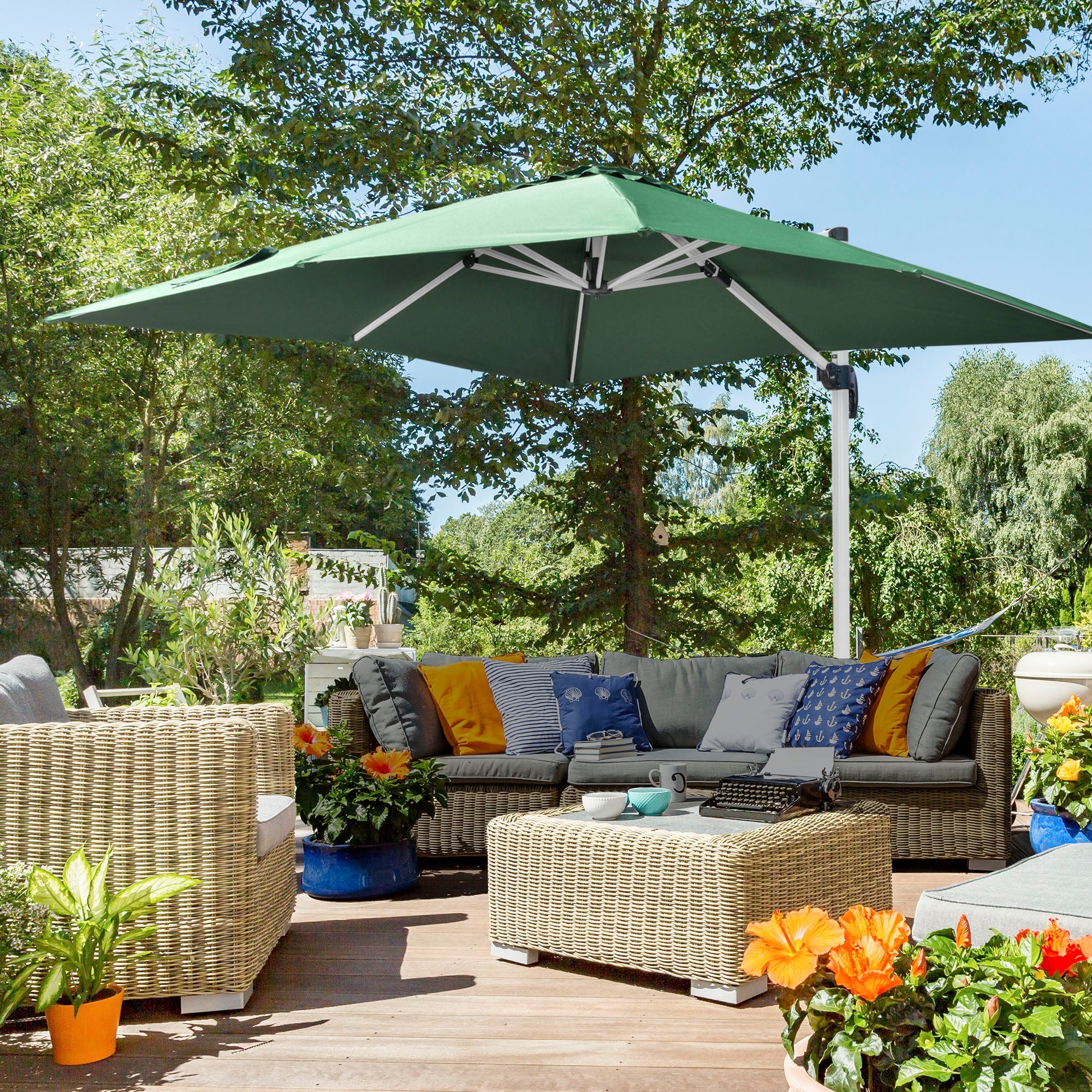 3 x 3(m) Cantilever Roma Parasol, Square Garden Umbrella with Cross Base, Crank Handle, Tilt, 360° Rotation and Aluminium Frame, Green